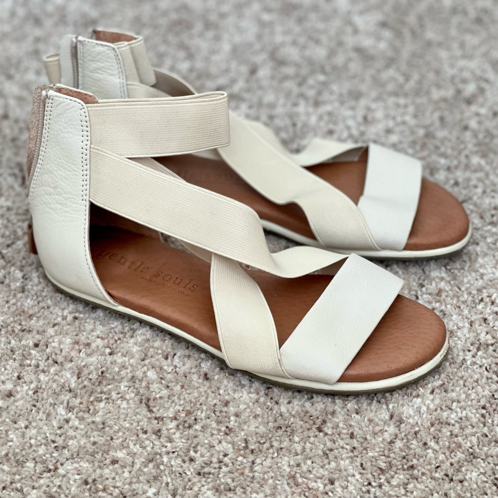 Girls shoes/ sandals